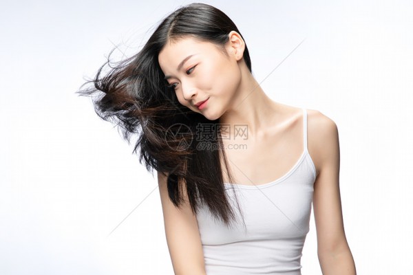 When Qi Cancan washes the bowl and reads the files, Song Xu still lies on the Xuan.
